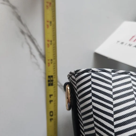 Trina Turk Tote Bag. Great Sleek Black & White Pattern. - Picture 13 of 13